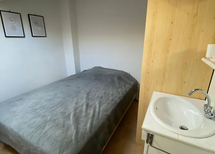 Hébergement de vacances Pavillon Familial 2 Ch Avec Terrasse Ensoleillée, à 10min De La - Fr-1-732-59